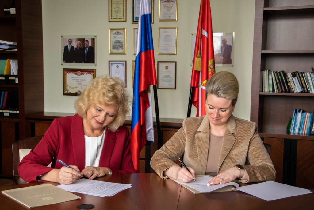 Notarialnaja-palata-Sankt-Peterburga-i-Upolnomochennyj-po-pravam-cheloveka-podpisali-Soglashenie-o-sotrudnichestve
