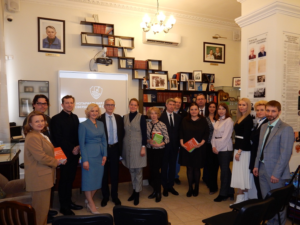 Sostojalas-prezentacija-4-go-izdanija-Nastolnoj-knigi-notariusa