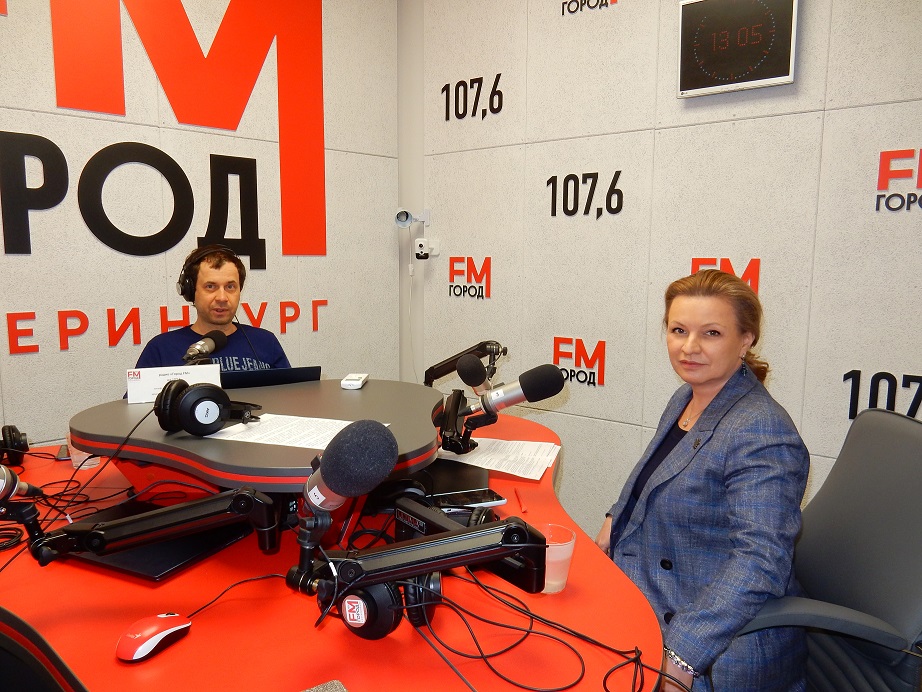 Sverdlovskie-notariusy-v-prjamom-radiojefire-rasskazali-o-doverennostjah