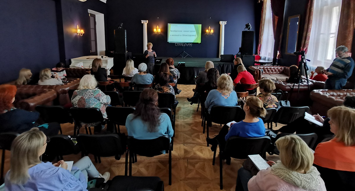 Notarius-Sankt-Peterburga-provela-lekciju-dlja-rijeltorov