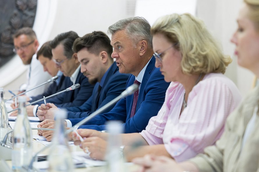 V-Obshhestvennoj-palate-obsudili-problemy-s-vymorochnym-imushhestvom