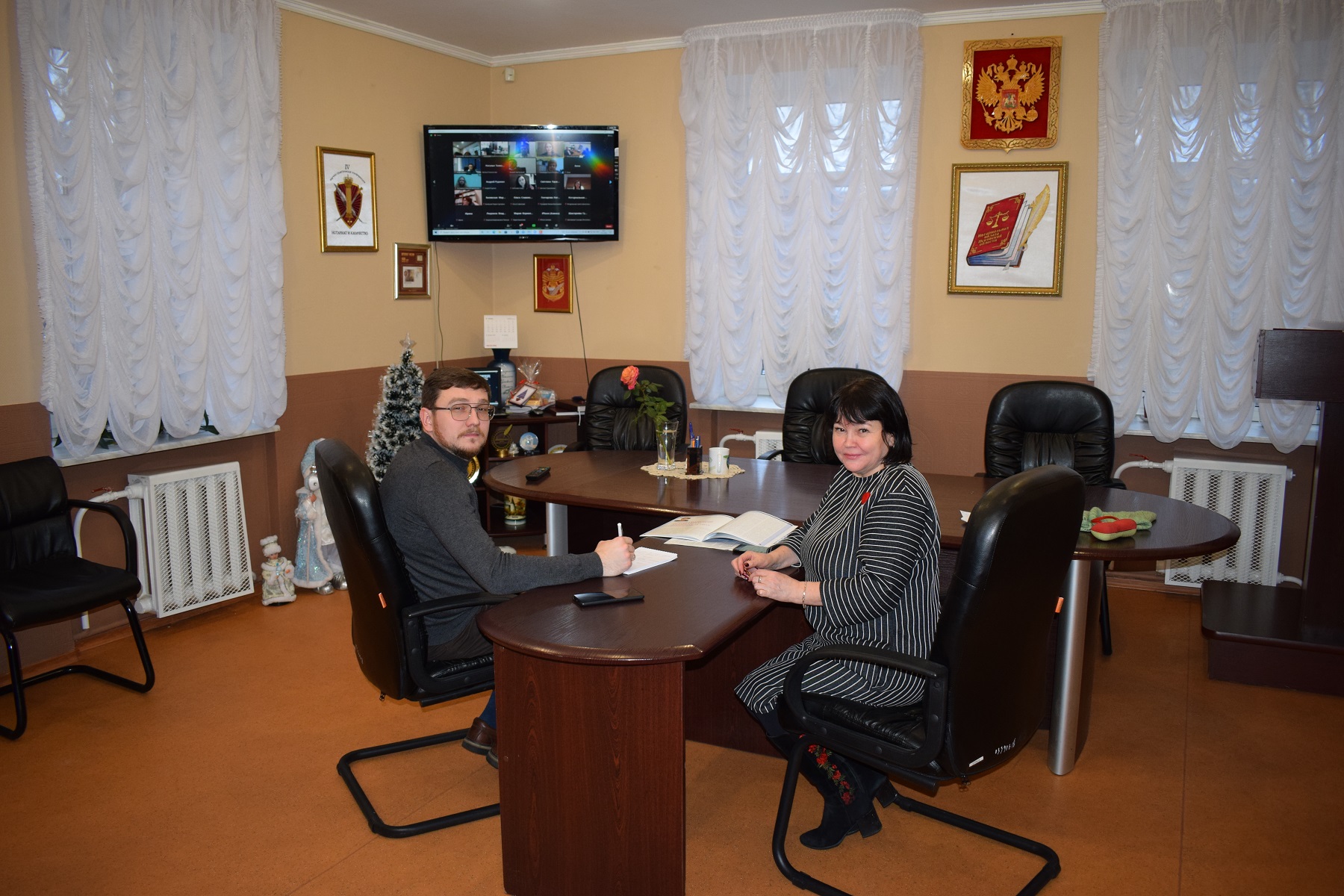 V-Notarialnoj-palate-Pskovskoj-oblasti-proshel-kruglyj-stol-Molodezhnoe-dvizhenie-notariata-Obmen-opytom