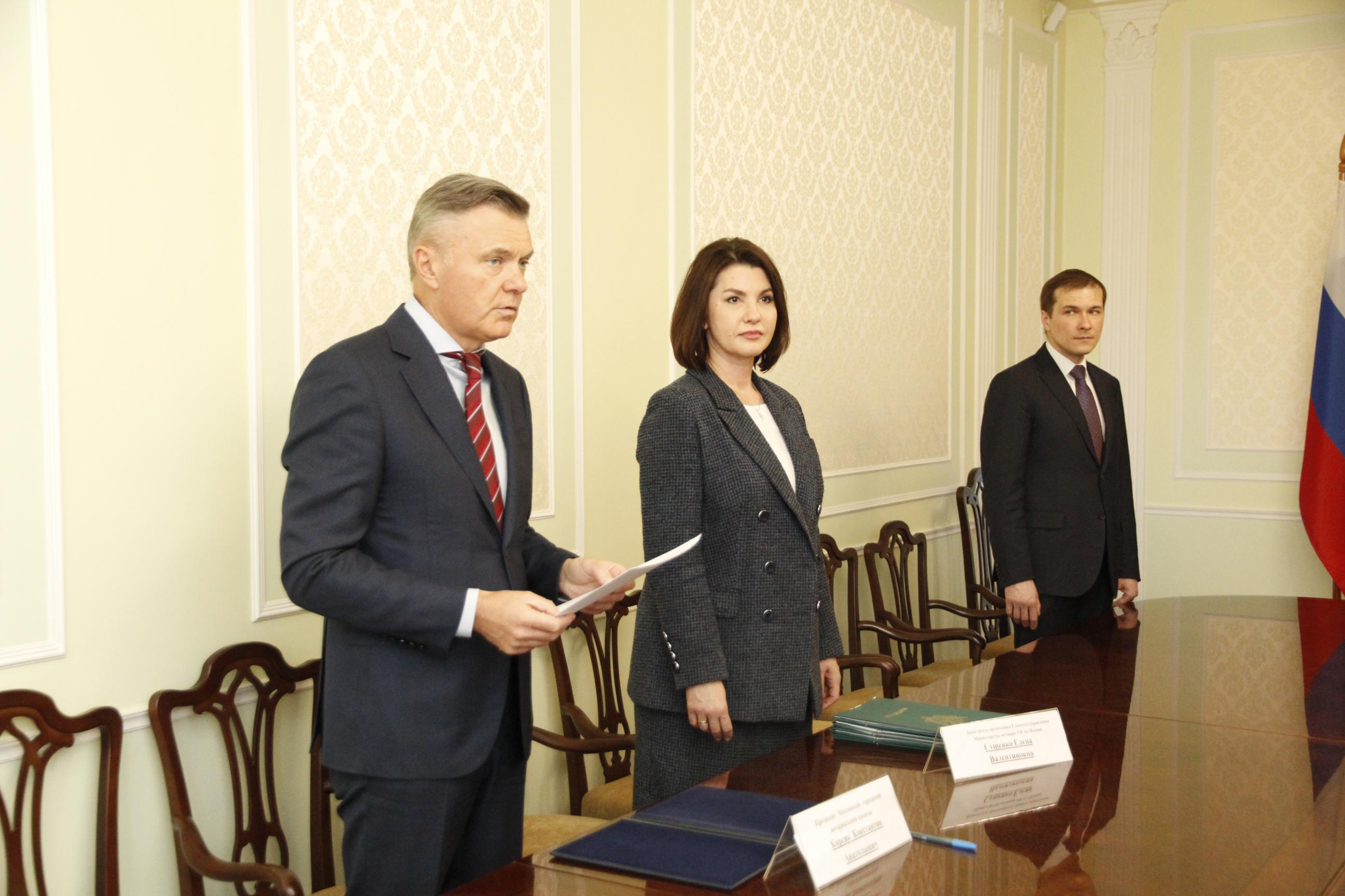 Vnov-naznachennye-notariusy-Moskvy-prinjali-torzhestvennuju-prisjagu